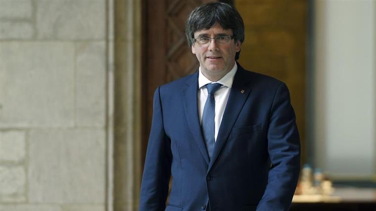 Parlamento europeu aprovou e decidiu levantar a imunidade de Puigdemont