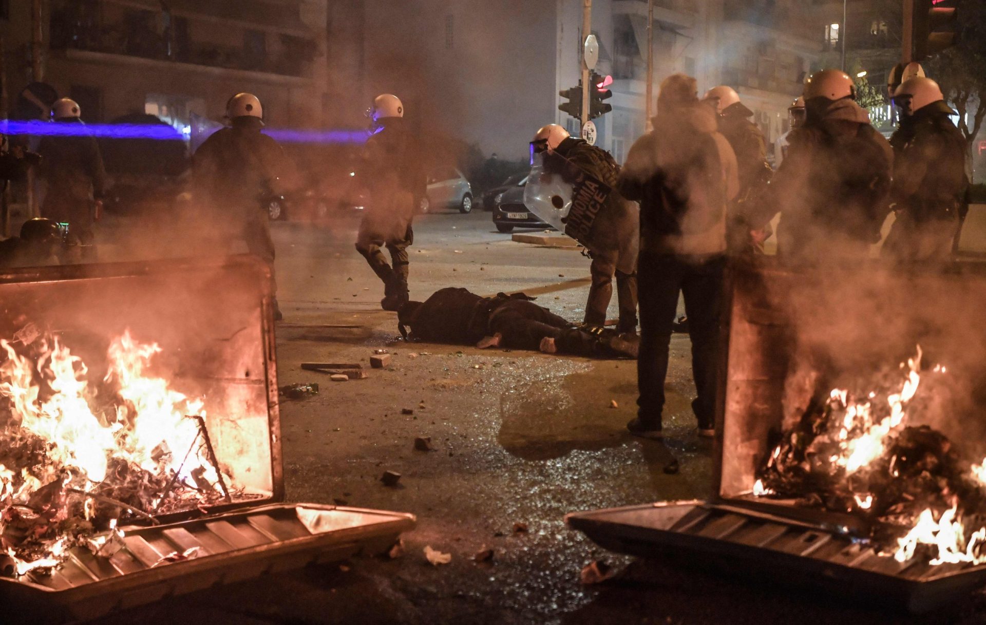 Cerca de cinco mil pessoas na Grécia manifestam-se contra “abusos policiais”