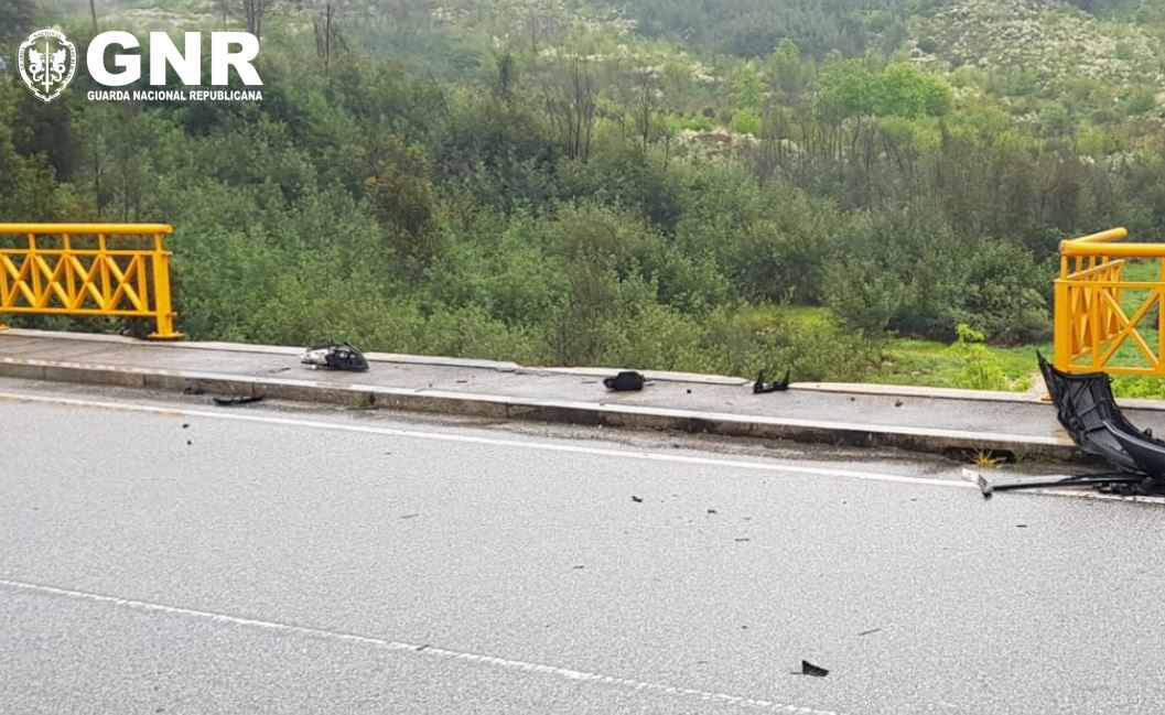 Militar da GNR salva mulher presa em carro que caiu ao rio Mondego