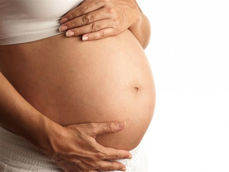 Ministério da Saúde do Brasil recomenda que mulheres adiem gravidez