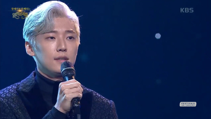 Sul-coreano canta “Amar pelos Dois” de Salvador Sobral