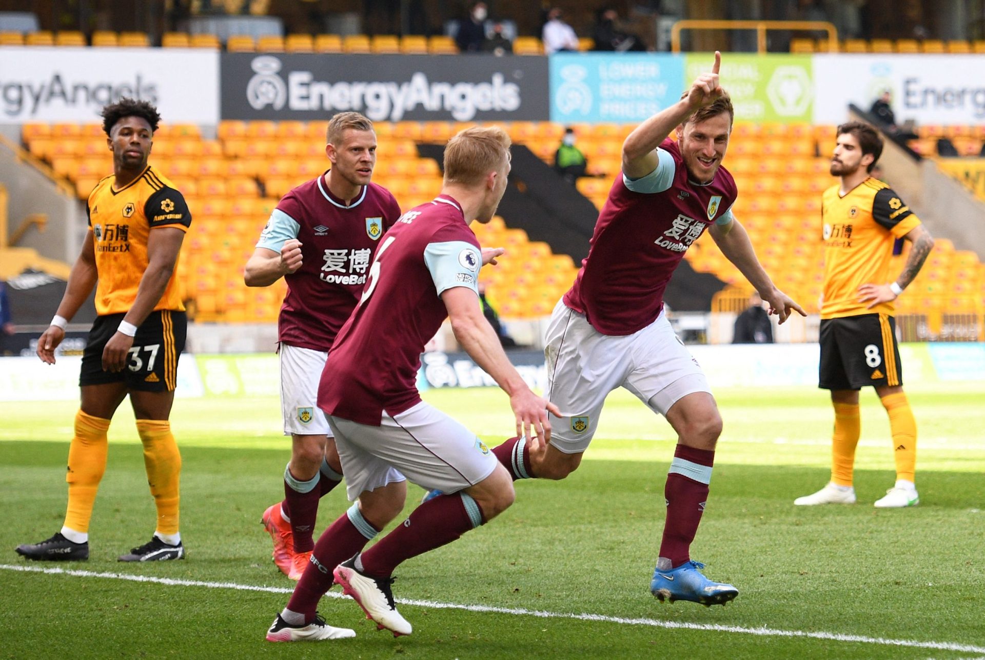 Burnley goleia Wolverhampton em casa dos ‘lobos’