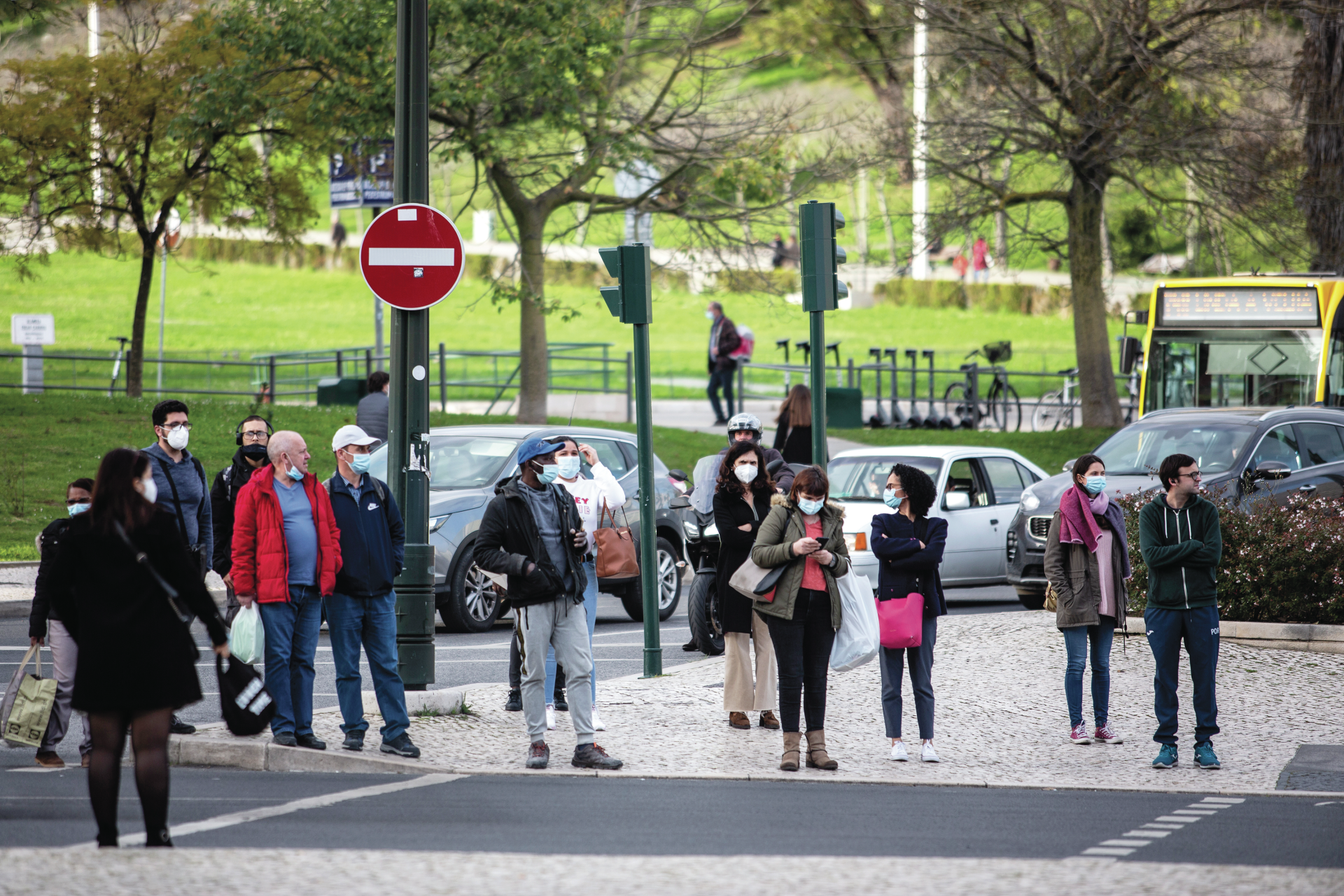 R(t) acima de 1 no mesmo dia em que Portugal tem menos de 500 internados desde setembro