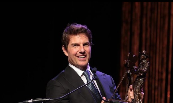 Tom Cruise devolve Globos de Ouro após polémica com a organização