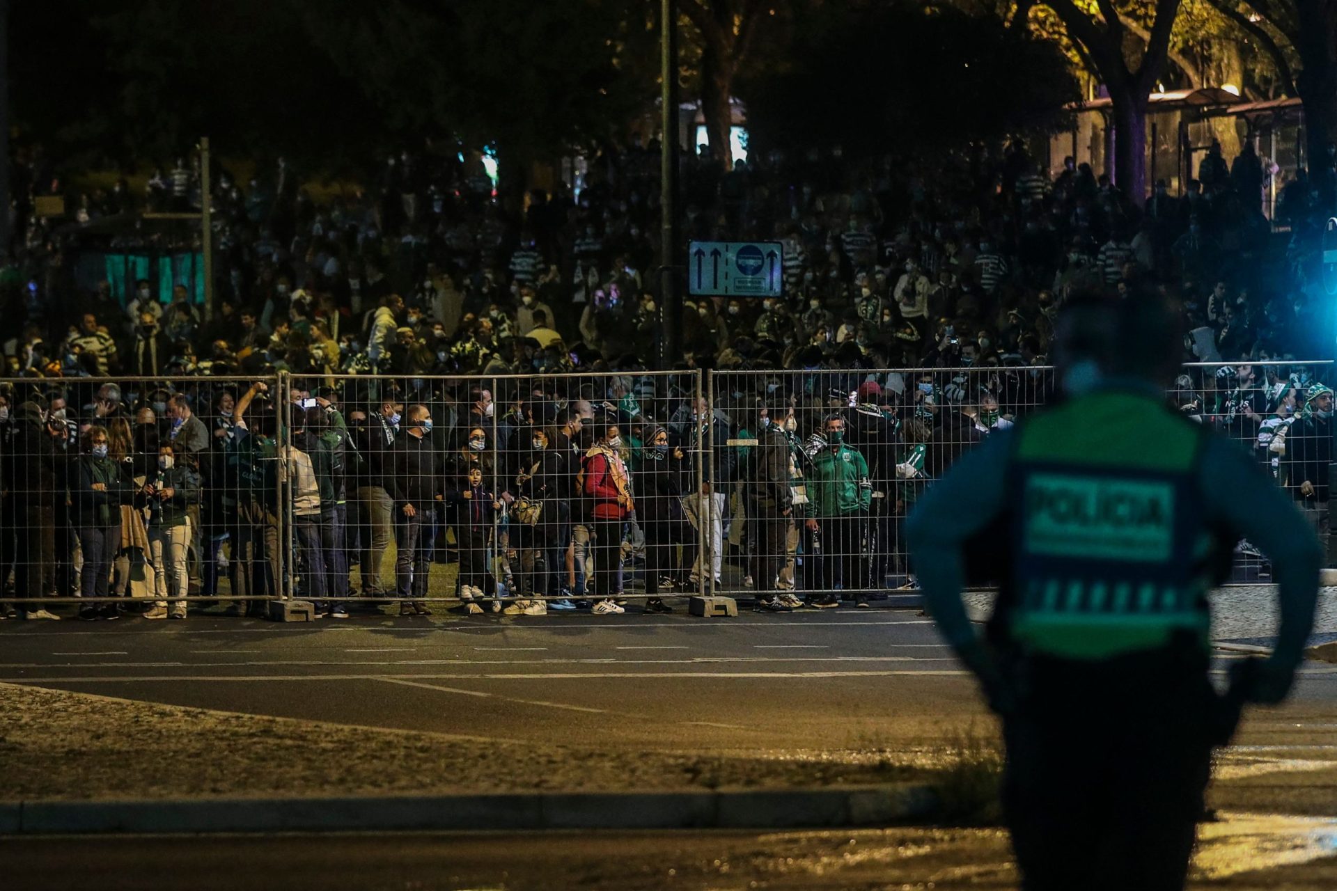 Especialista diz que haverá quatro infetados por cada 10 mil adeptos nos festejos do Sporting