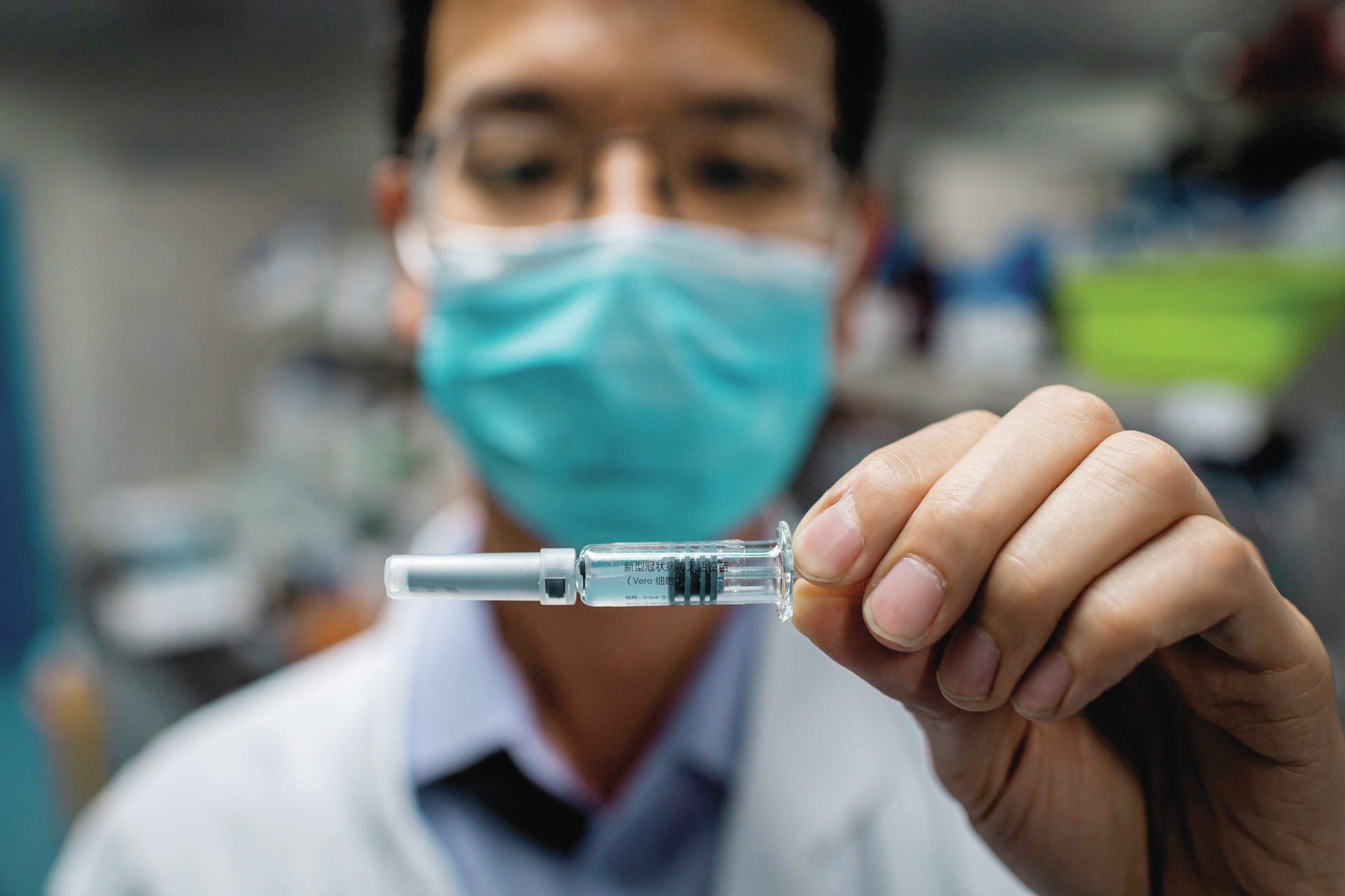 Combinar vacinas diferentes aumenta risco de efeitos secundários leves
