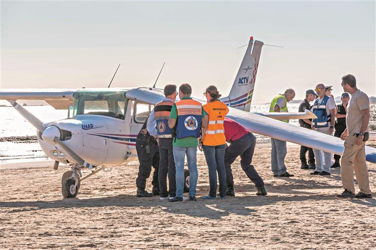 Piloto instrutor de aeronave que aterrou em praia da Caparica vai a julgamento