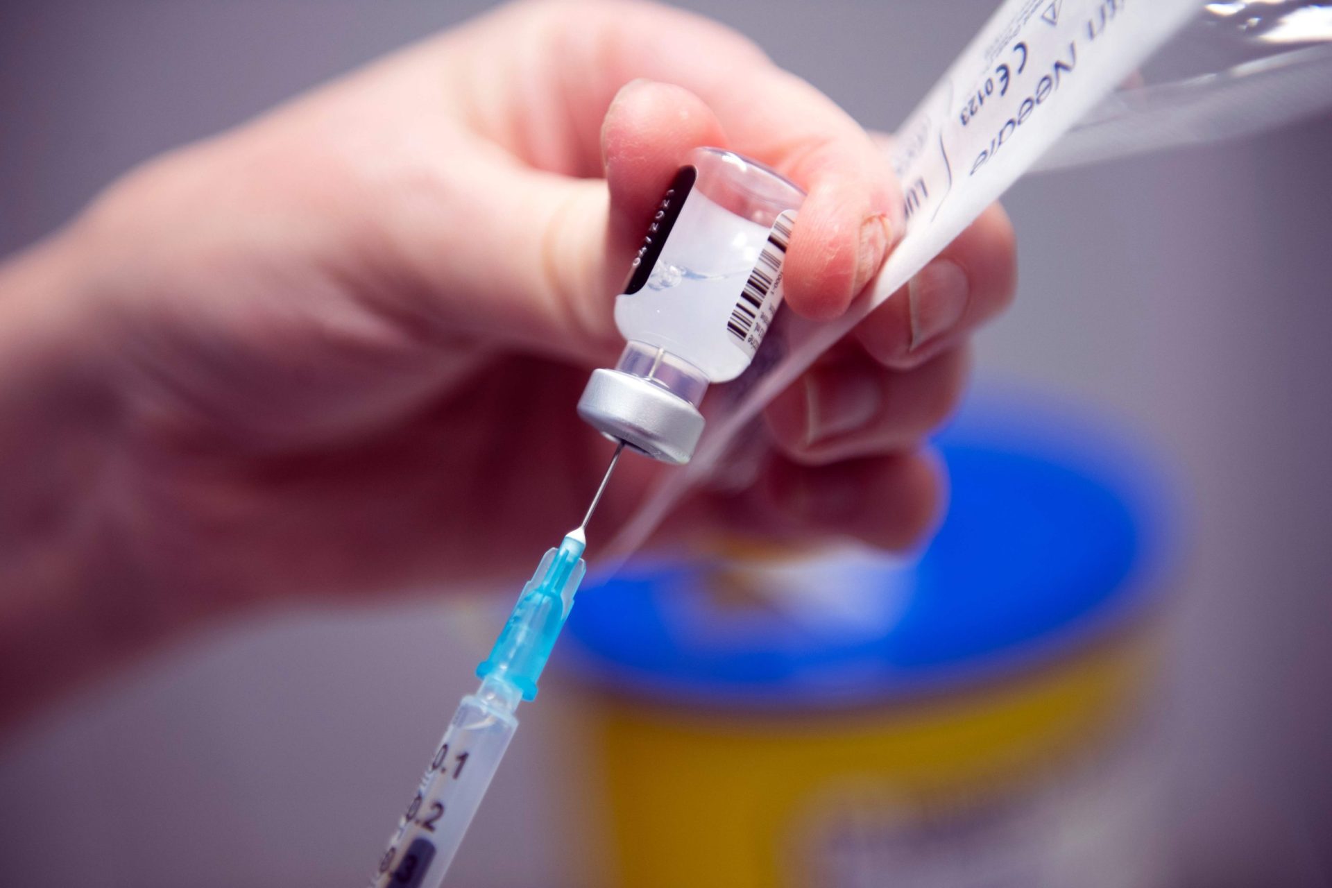 Decisão da EMA sobre uso da vacina da Pfizer em jovens com mais de 12 anos conhecida na sexta-feira