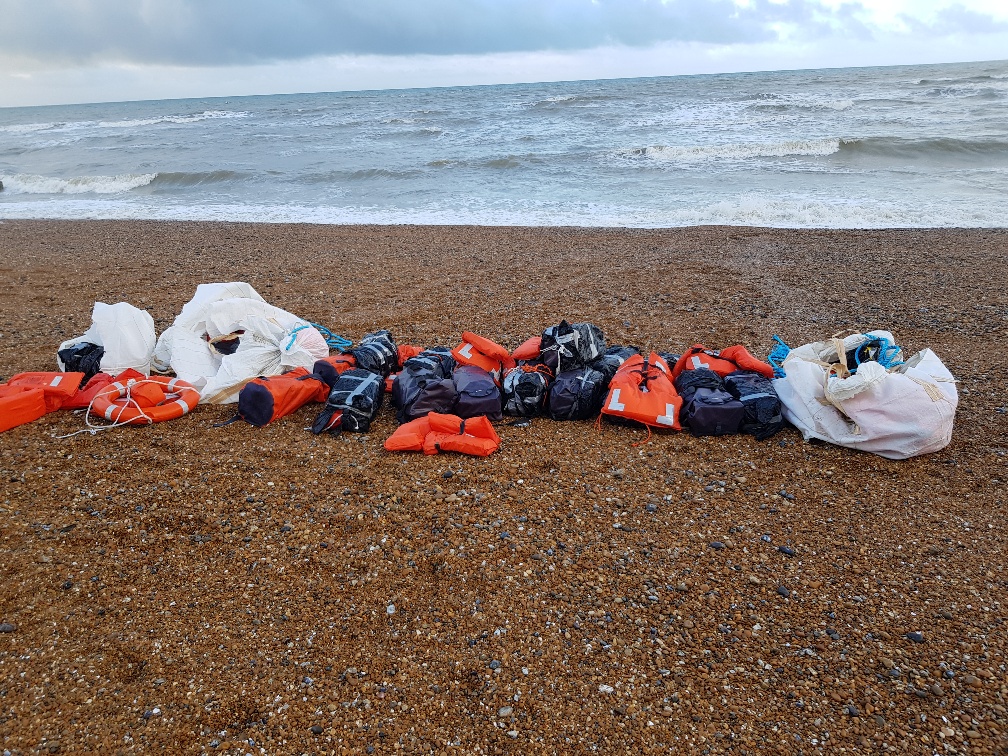 Reino Unido. Encontrados pacotes com quase uma tonelada de cocaína em duas praias