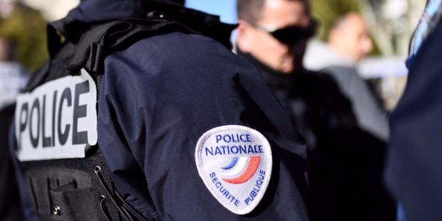 Agente da polícia gravemente ferida após ter sido esfaqueada em França