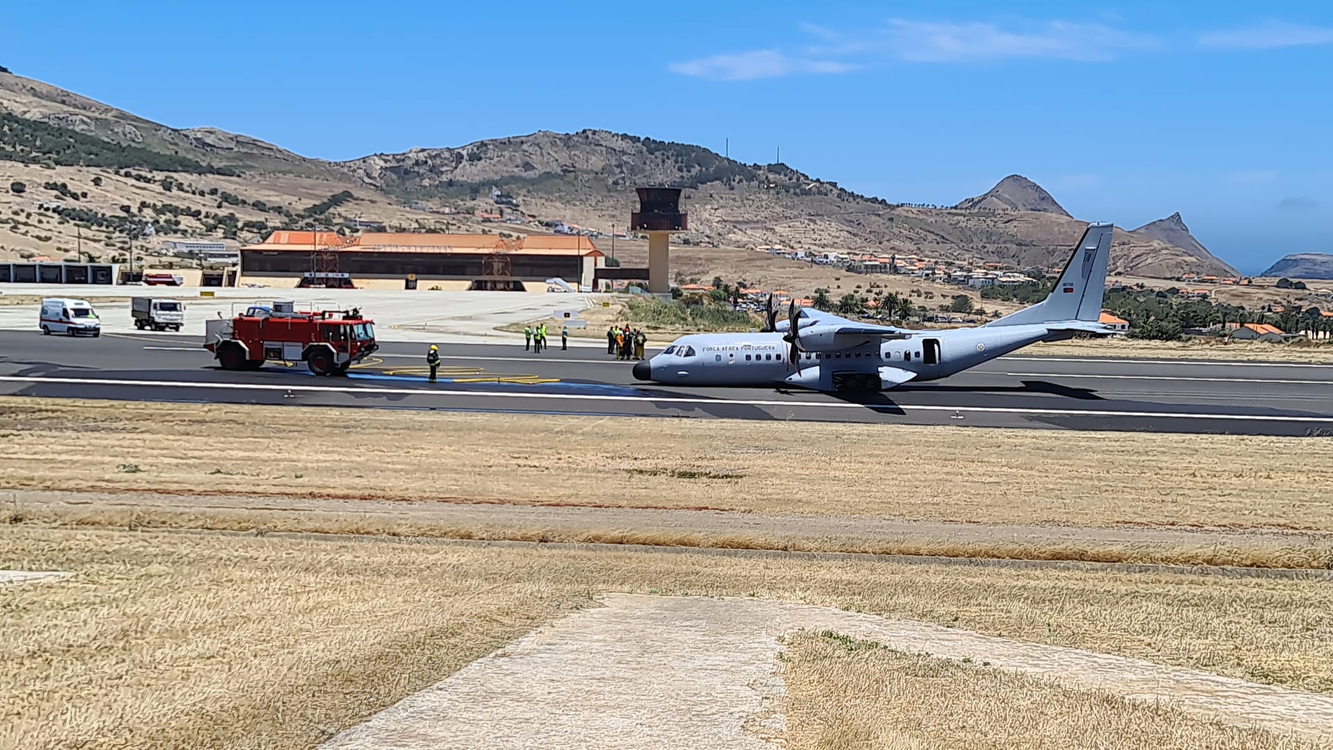 Aterragem de emergência em Porto Santo