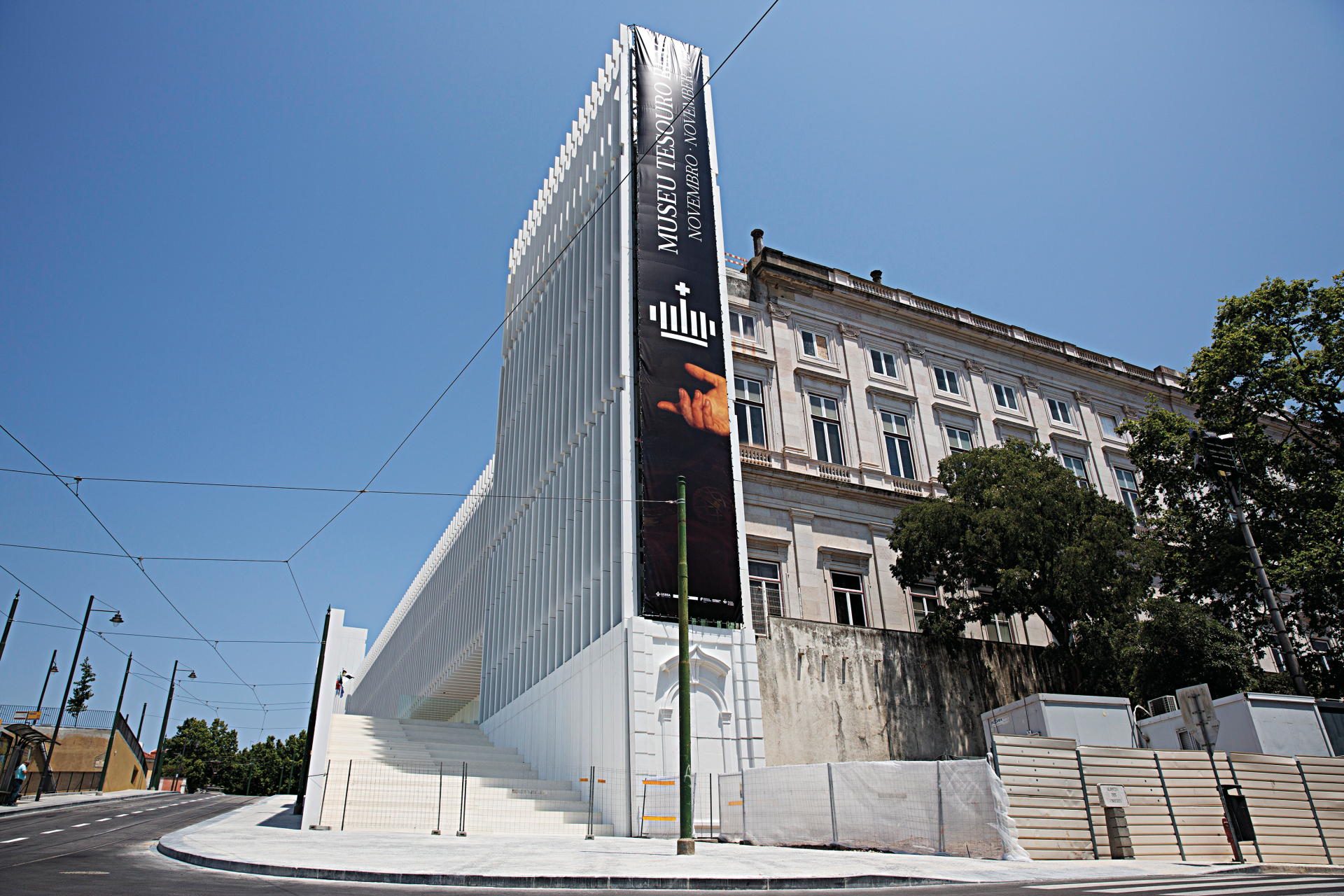 Palácio da Ajuda. Da maldição à maledicência