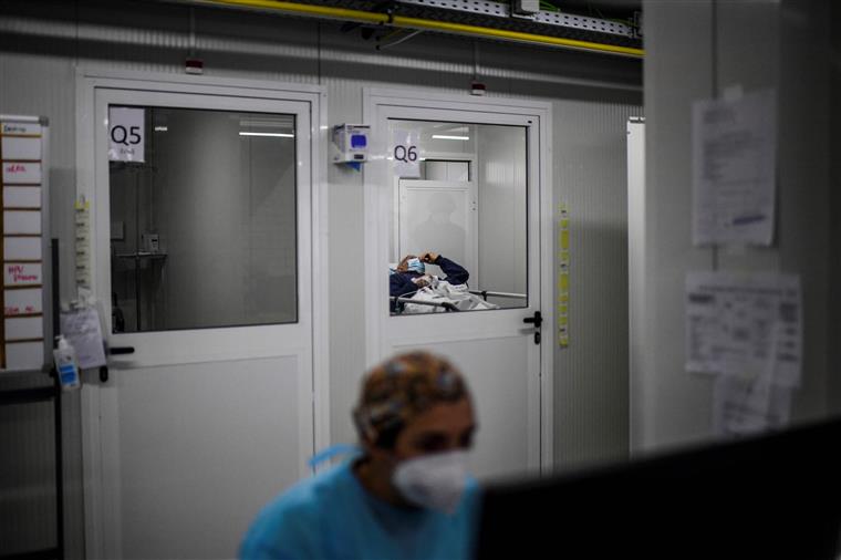 Só Lisboa e Vale do Tejo diagnosticou mais de mil novos casos. Há mais de 100 doentes em UCI pelo terceiro dia consecutivo