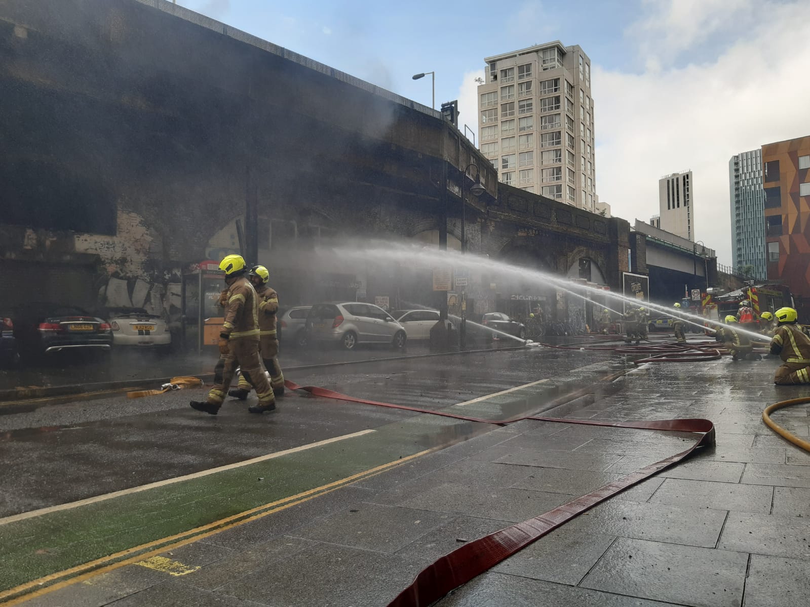 Chamas provocaram seis feridos num incêndio perto de estação de comboios no centro de Londres