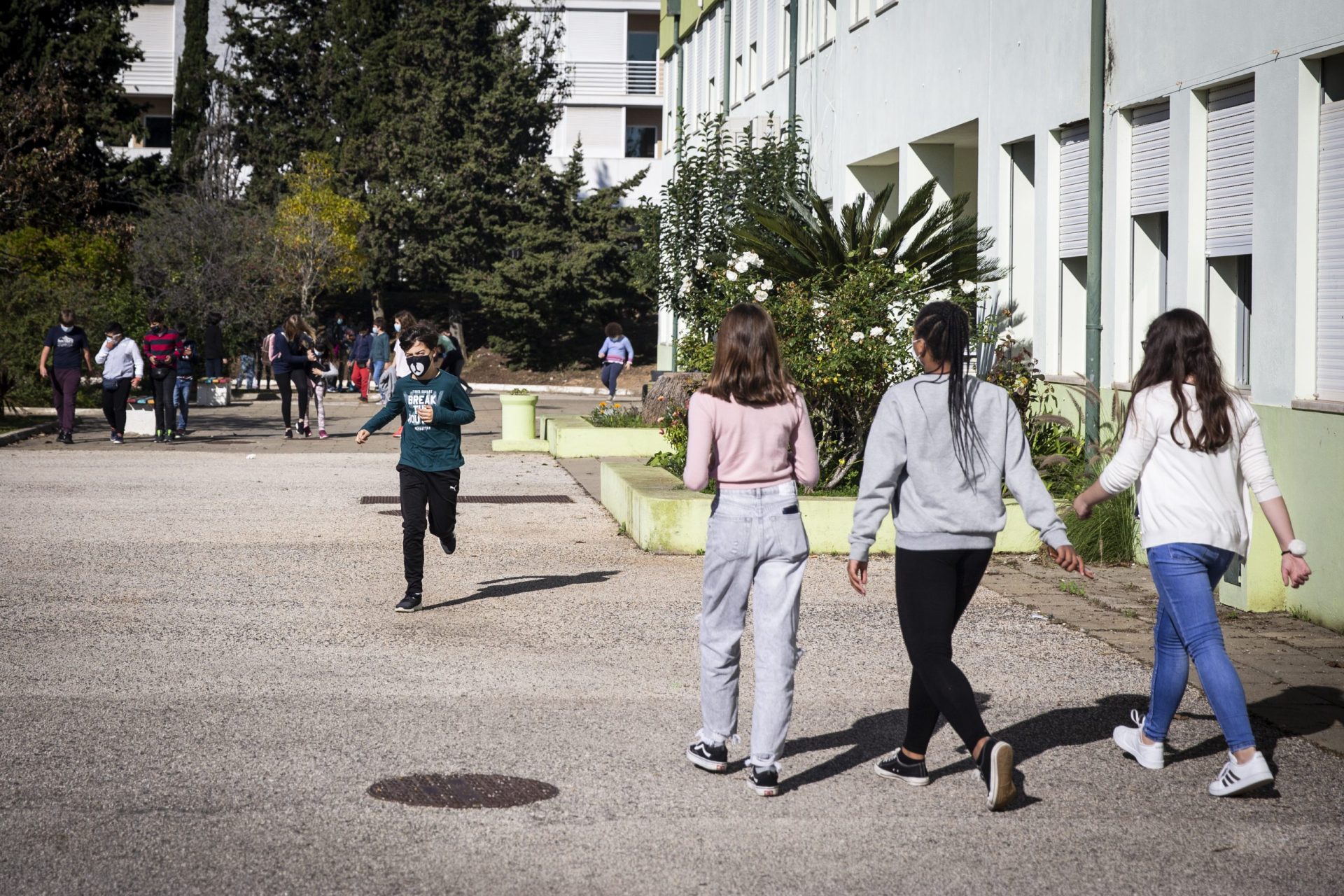 Surto de covid-19 detetado em grupo de estudantes espanhóis que visitaram Portugal