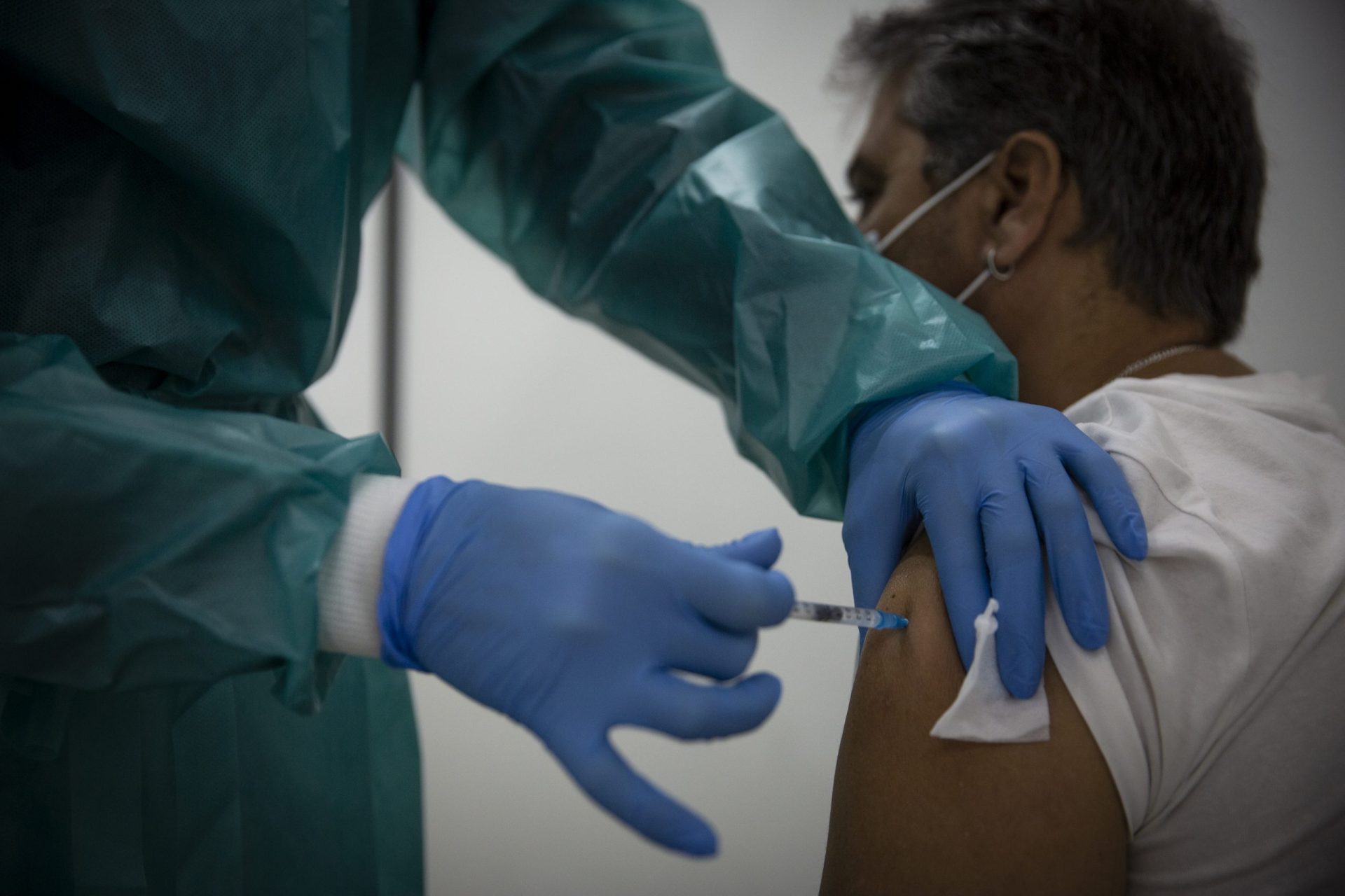 Quase 6.700 reações adversas às vacinas contra a covid-19 registadas pelo Infarmed