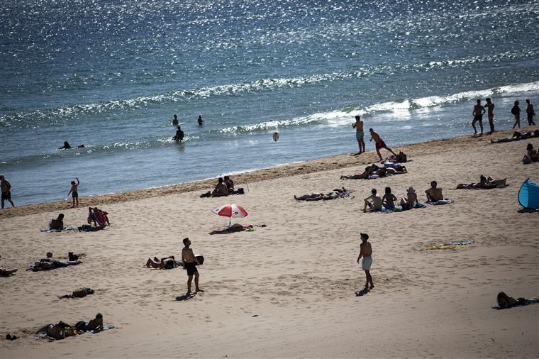 Armas brancas arremessadas a agentes da PSP em praias de Oeiras