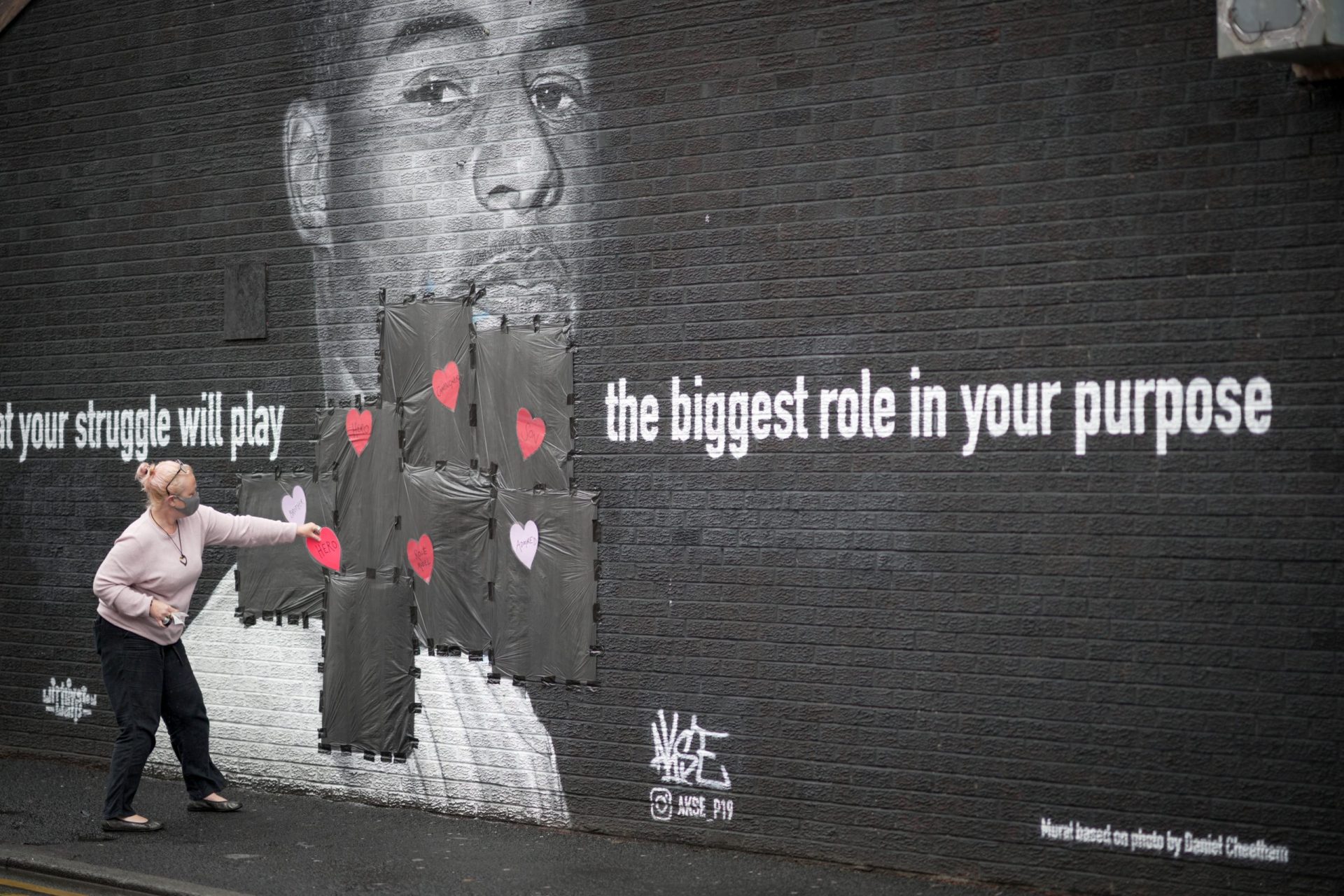 Mural dedicado a Rashford vandalizado após falha nos penáltis da final do Euro2020. Comunidade une-se para o ‘salvar’