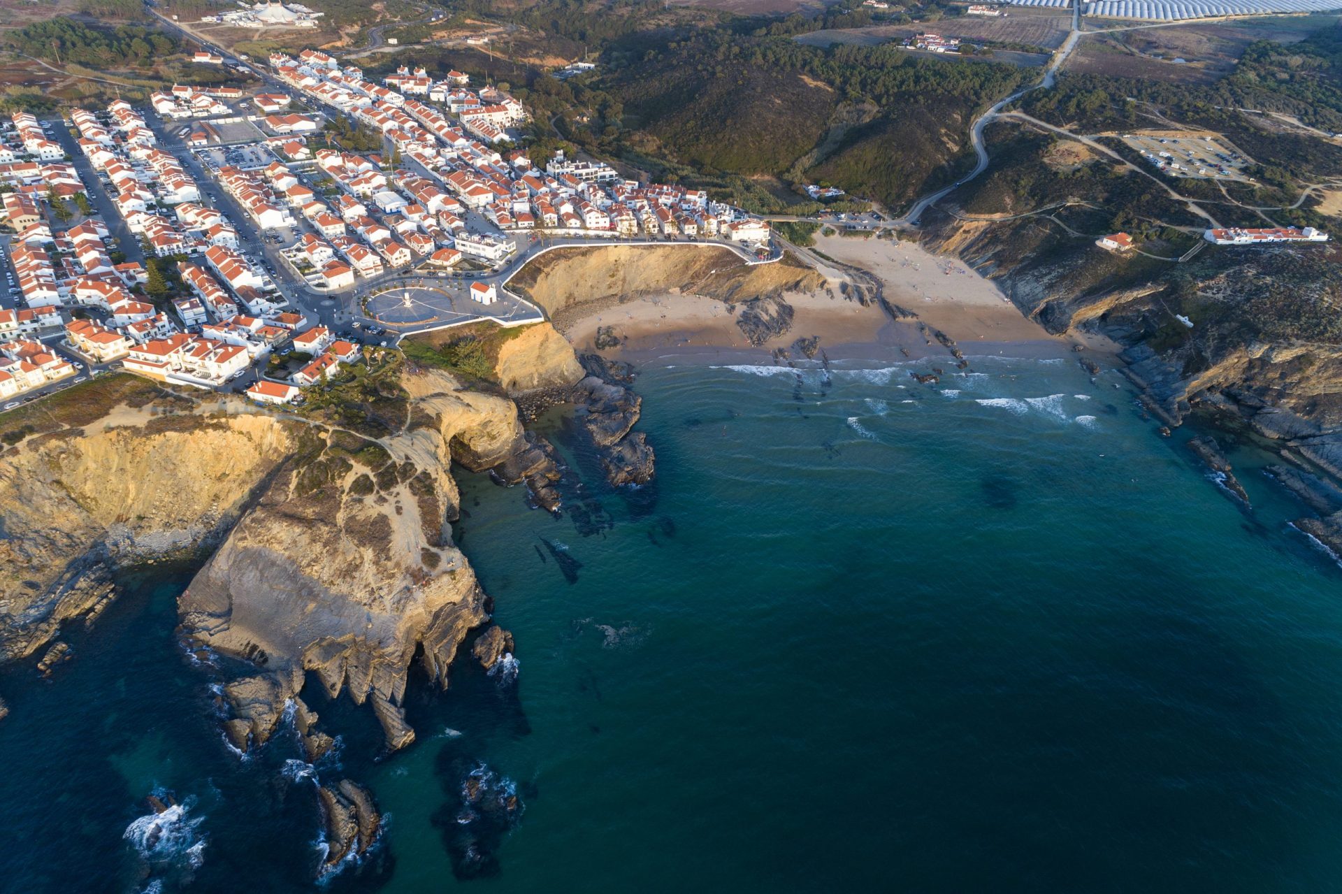 Praia da Zambujeira do Mar interdita a banhos devido à presença de E.Coli