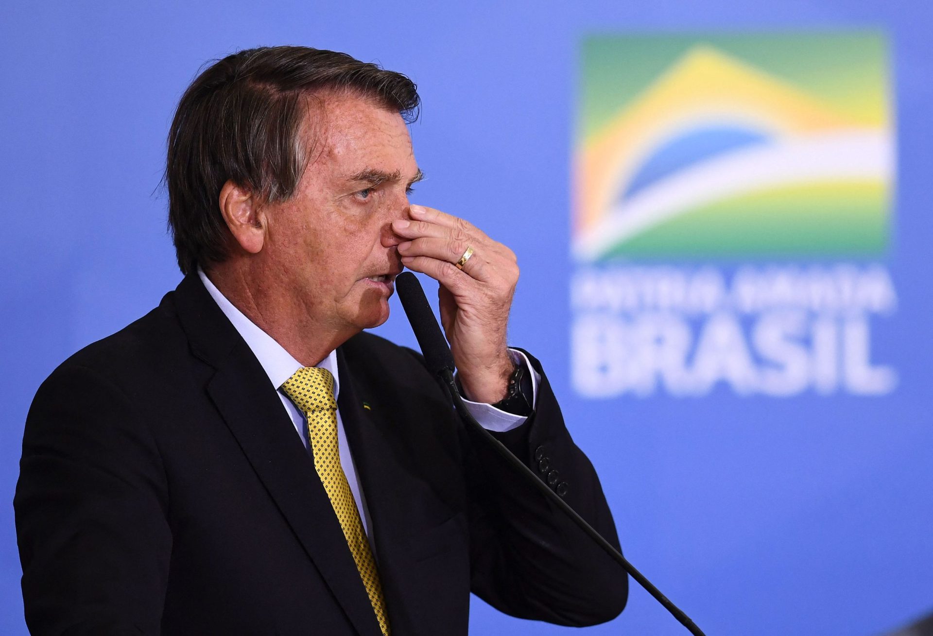 Bolsonaro recebe alta hospitalar depois de quatro dias internado