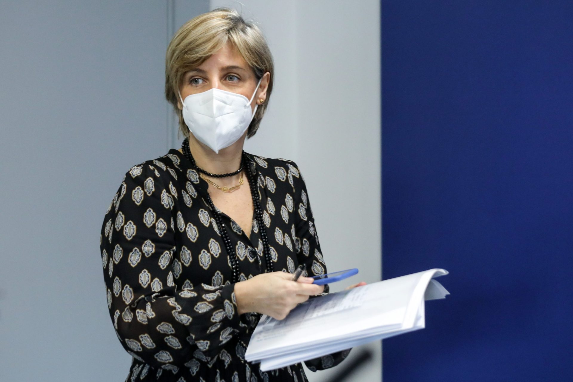 Vacinação de jovens já “está clarificada”, diz ministra