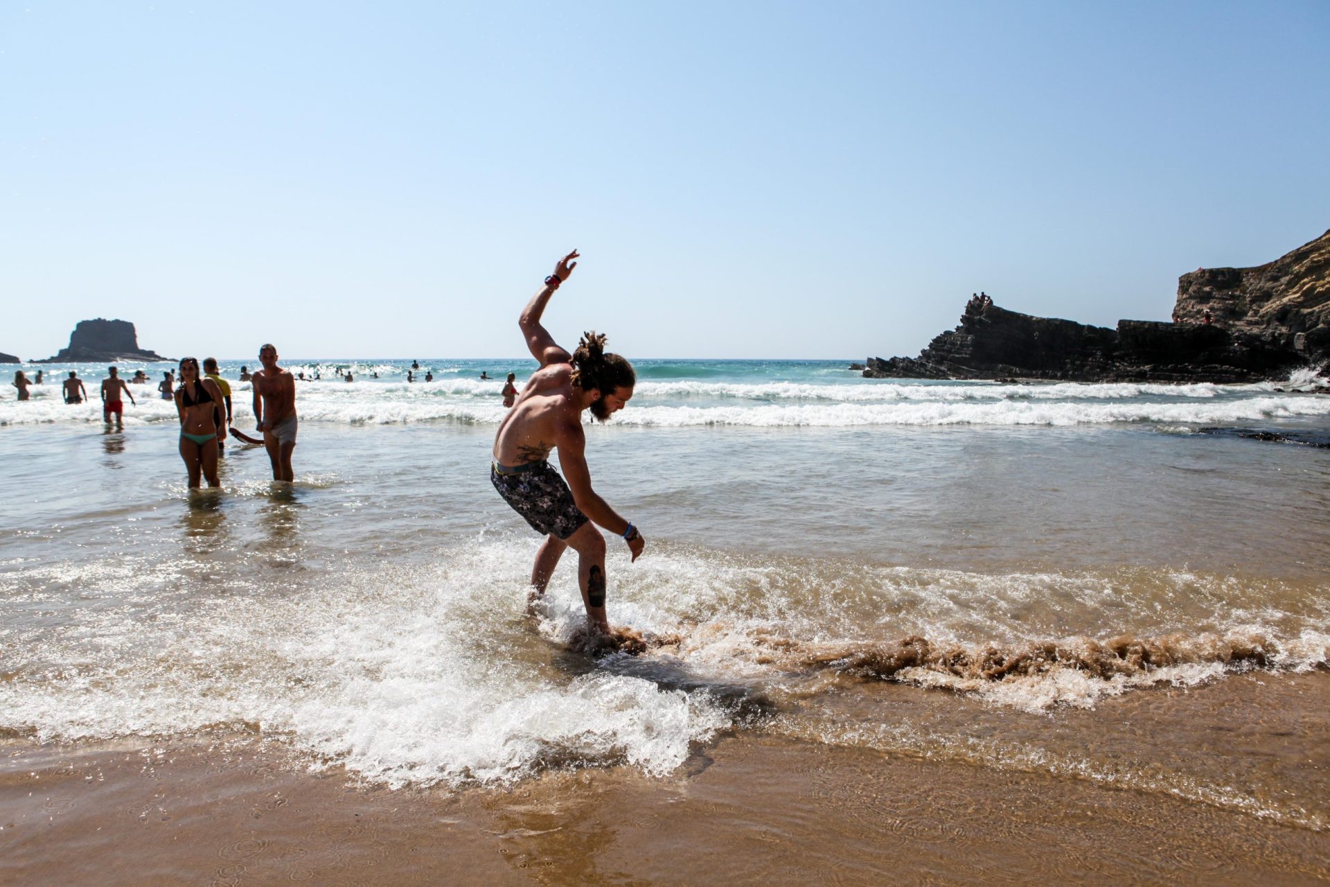 Levantada interdição de banhos na praia da Zambujeira do Mar