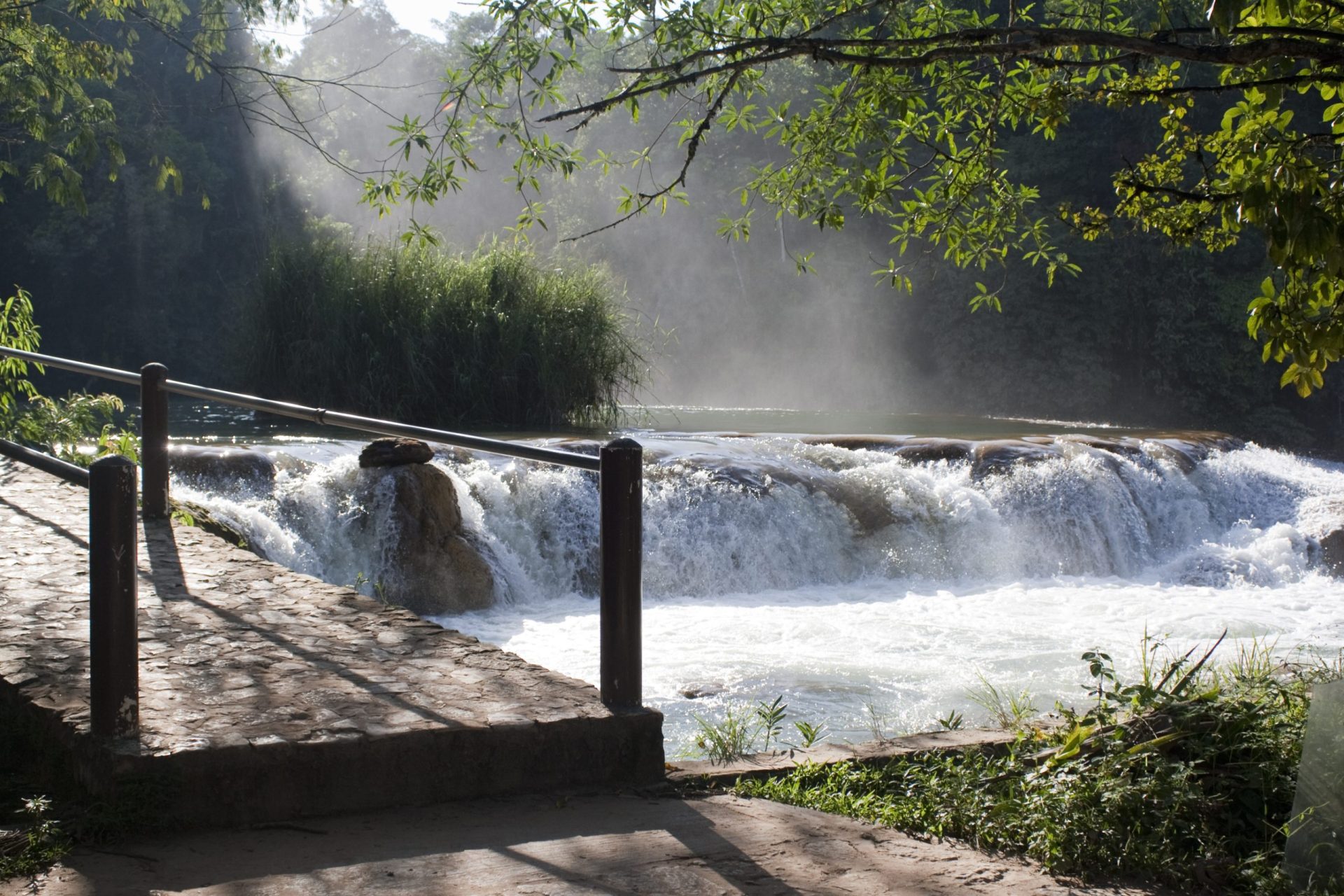 Jovem portuguesa cai e morre afogada nas cataratas de Agua Azul no México