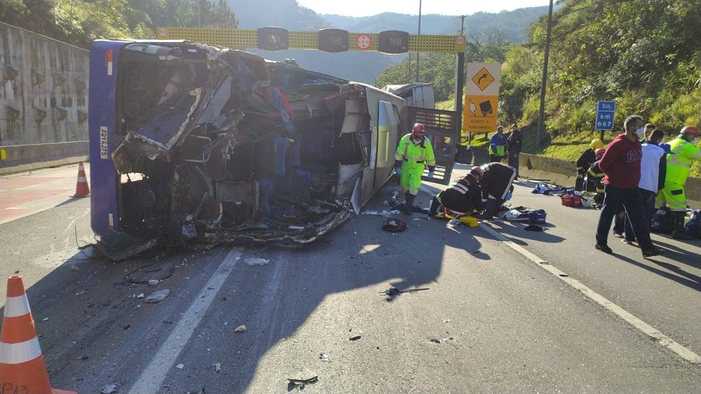 Acidente de autocarro com equipa de futsal brasileira faz dois mortos e 20 feridos