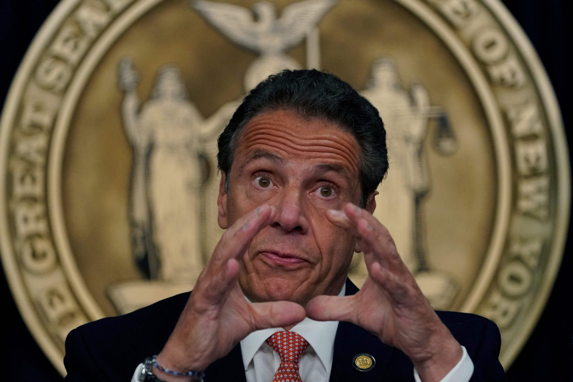 Andrew Cuomo demite-se após acusações de assédio sexual