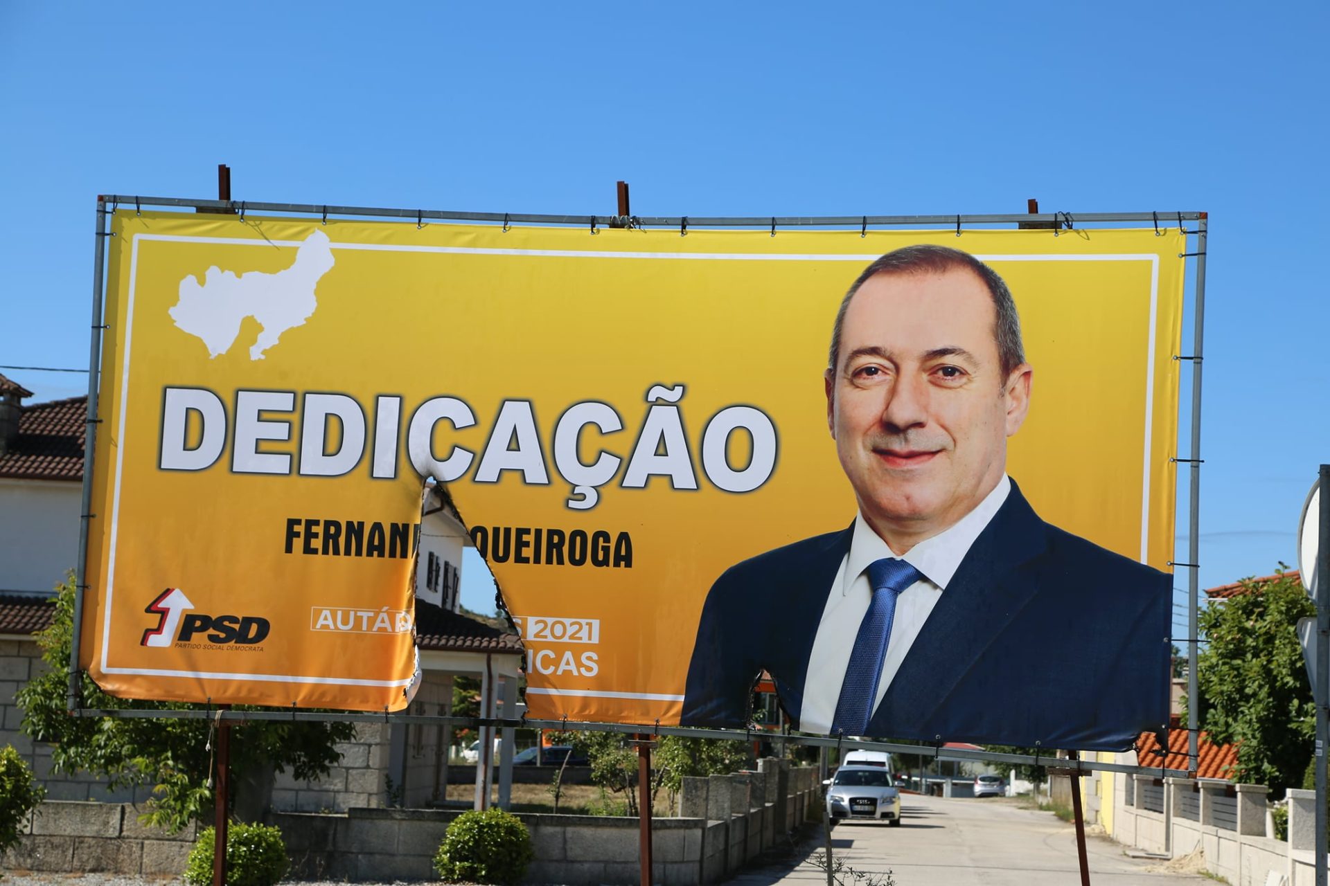 PSD de Boticas apresenta queixa por vandalização de outdoor