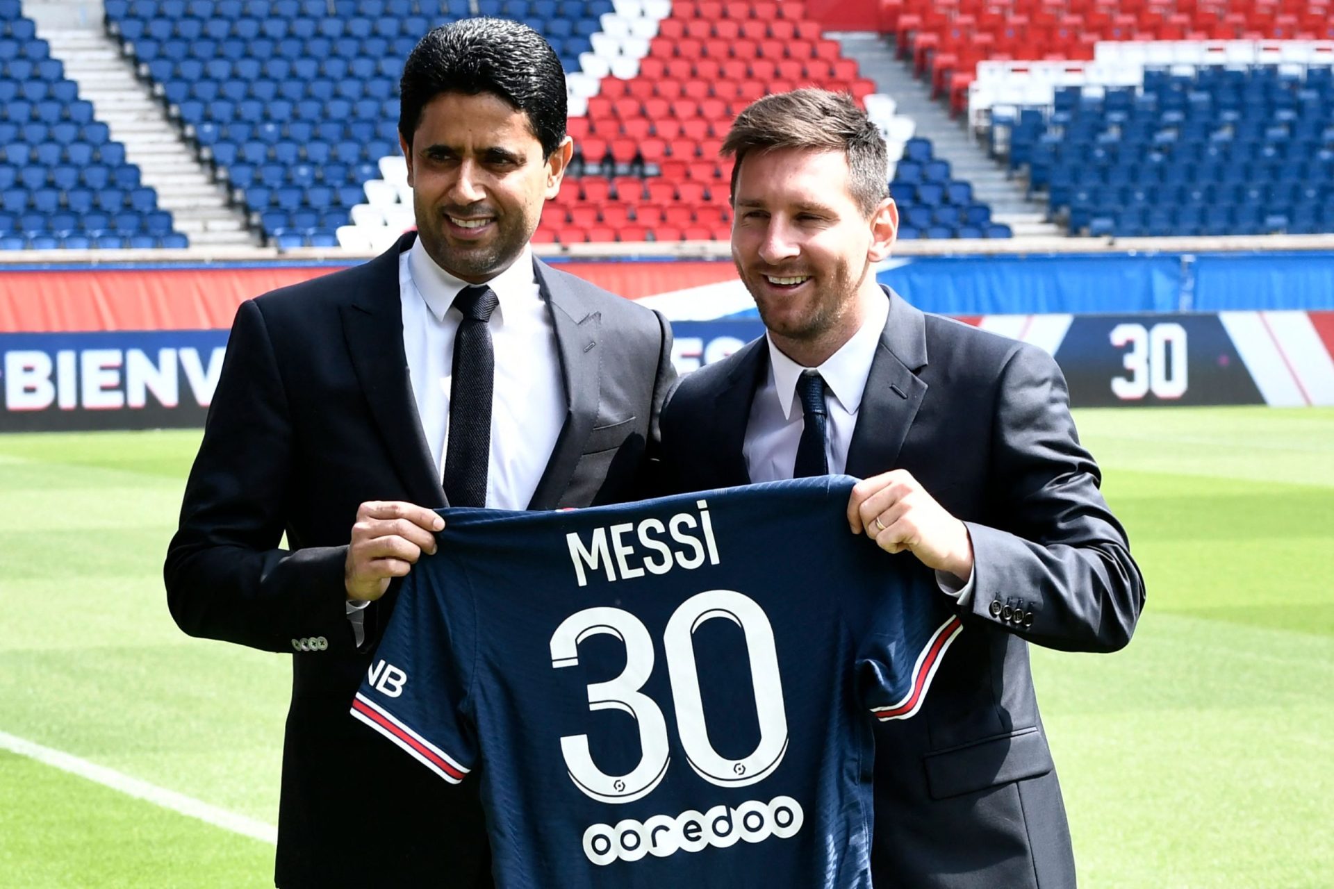 “Estou feliz e emocionado”. Messi apresentado no PSG