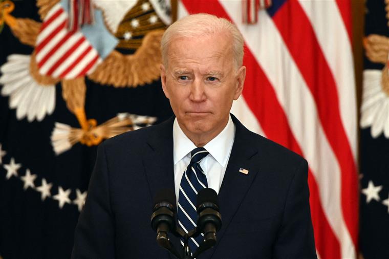 Biden decide não prolongar prazo de retirada de norte-americanos do Afeganistão