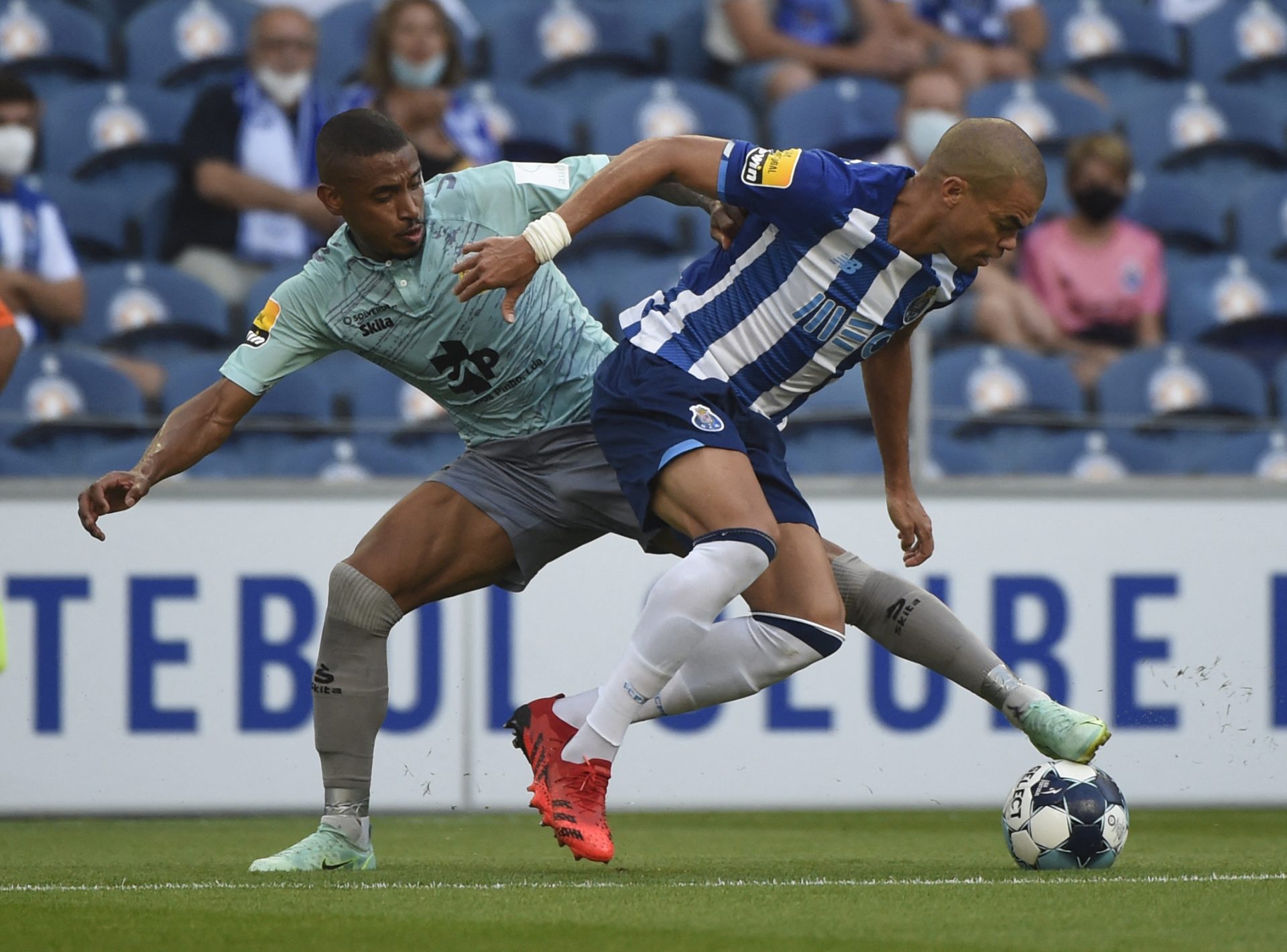 FC Porto vence Arouca por 3-0 no Dragão