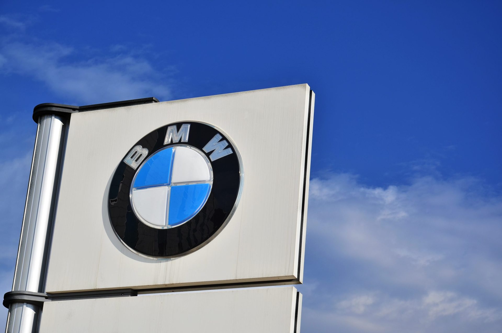 Lucro do grupo alemão BMW cresce 21 vezes no primeiro semestre para 7.623 milhões de euros