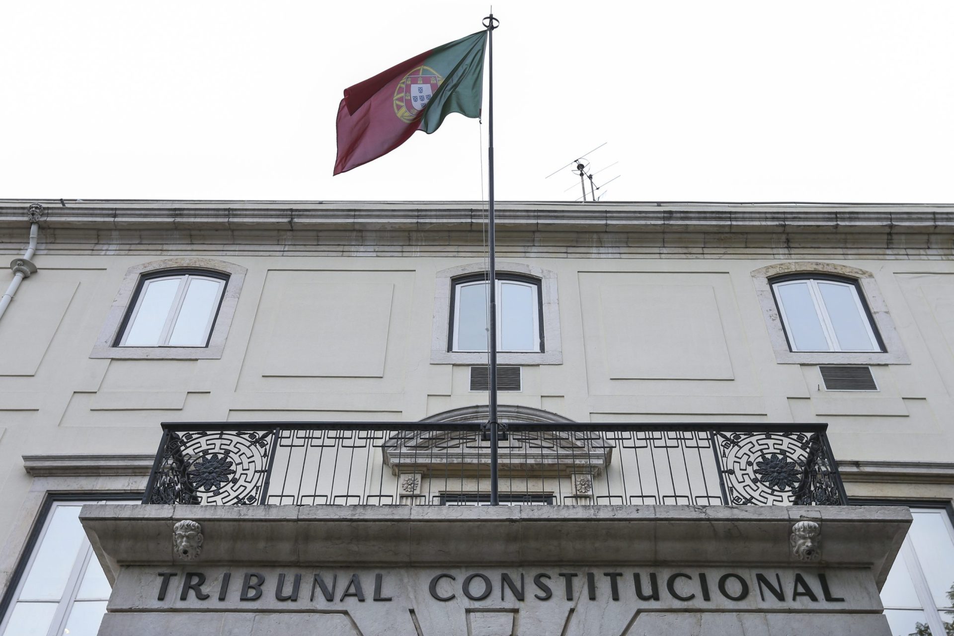 Projeto de Lei do PSD: Constitucional diz que transferência de Lisboa para Coimbra seria desprestigiante
