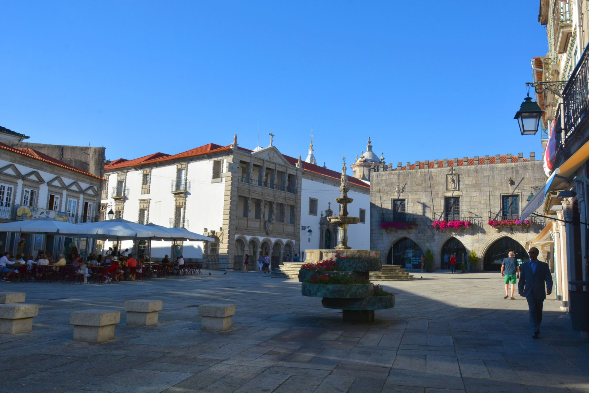 Viana do Castelo. Condutora de 85 anos despista-se e entra desgovernada na Praça da República