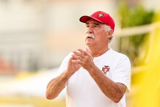 Selecionador português de futebol de praia entre os nomeados para melhor do mundo