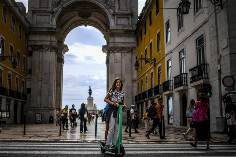 País avança para a última fase do desconfinamento: o normal que vai ser um teste à vacinação