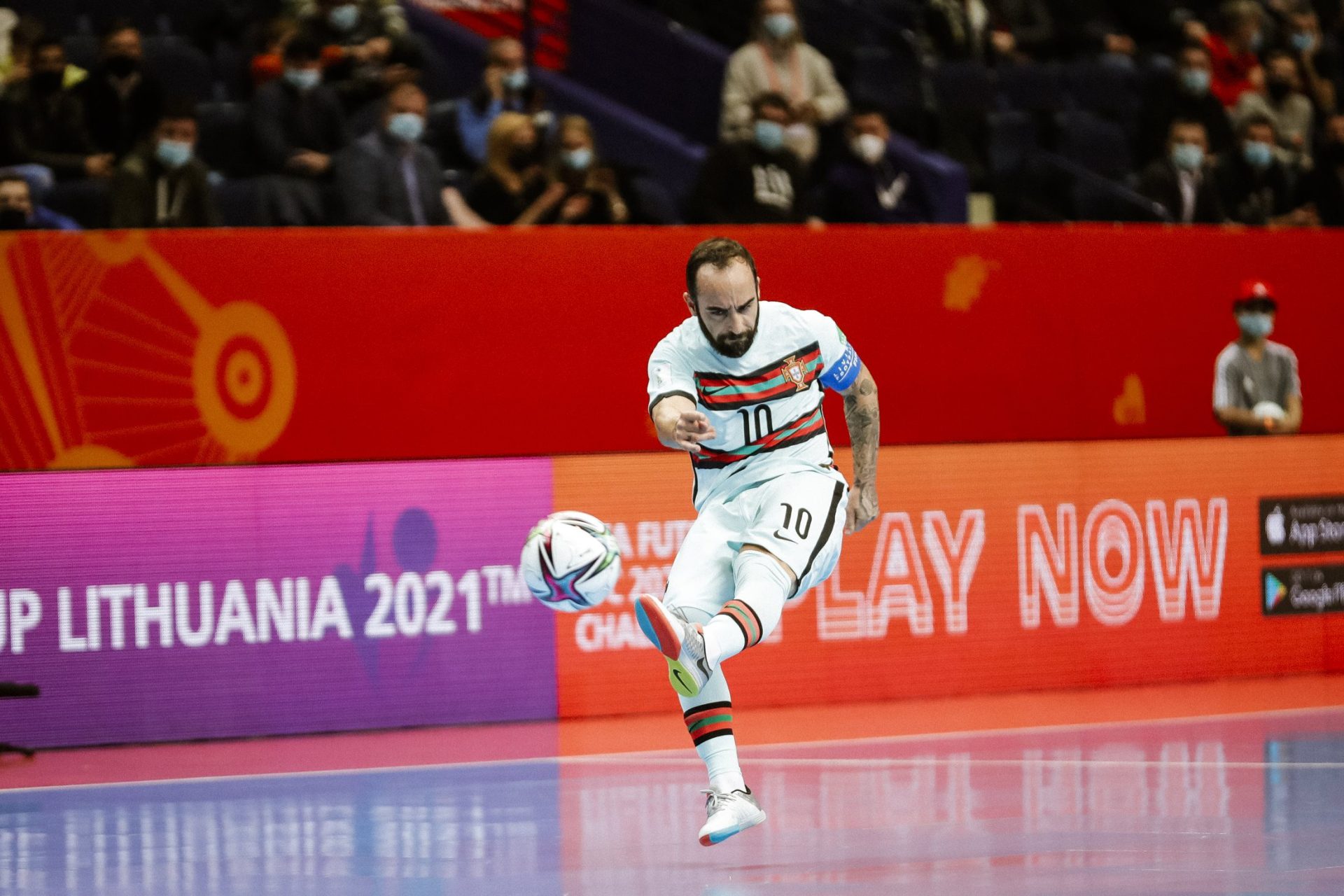 Portugal vence Espanha por 4-2 e segue para meias-finais do Mundial de Futsal