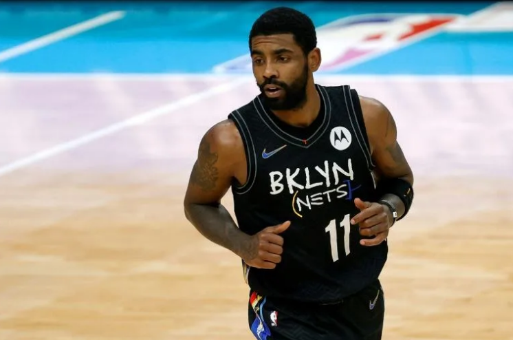 NBA. Kyrie Irving poderá ter de ficar sentado nos bancos por não estar vacinado