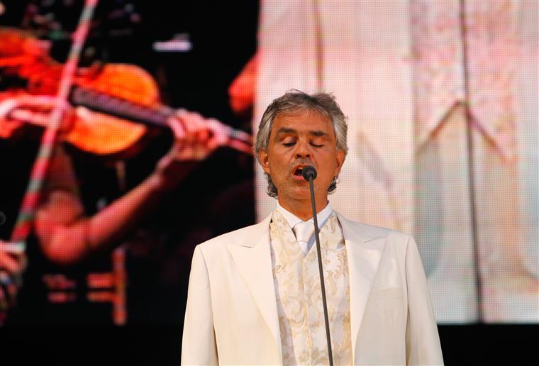 Andrea Bocelli processa empresa de jatos de luxo por avião velho e avisos ‘proibidos’