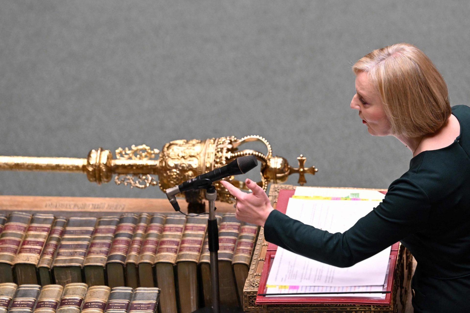 Liz Truss à beira do abismo