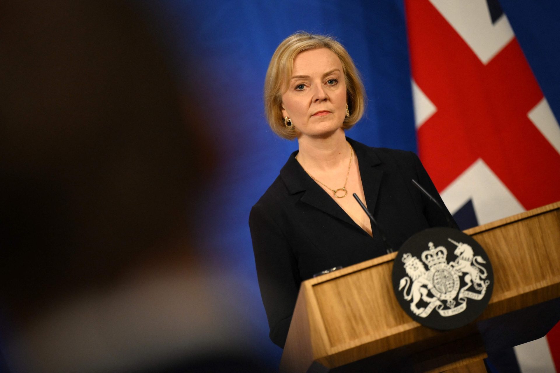 Liz Truss abandona cargo de primeira-ministra do Reino Unido