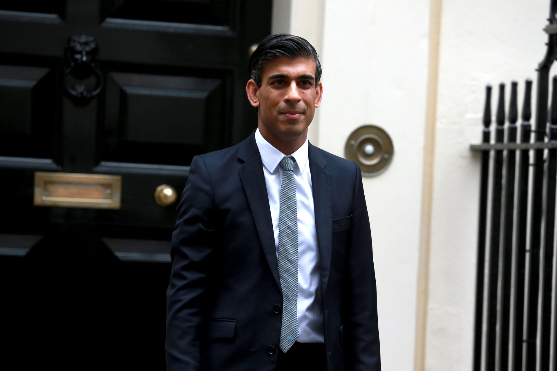 Rishi Sunak diz que chegou a hora de “corrigir” os “erros” cometidos por Liz Truss