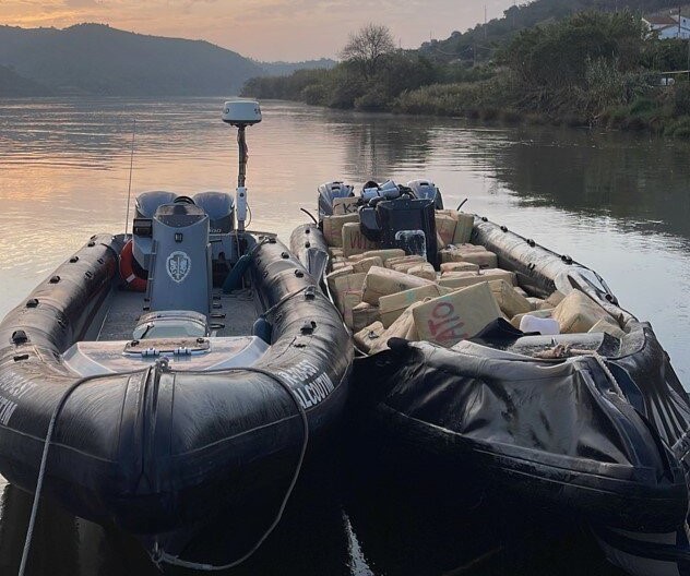 Embarcação da GNR colide com lancha em perseguição no rio Guardiana