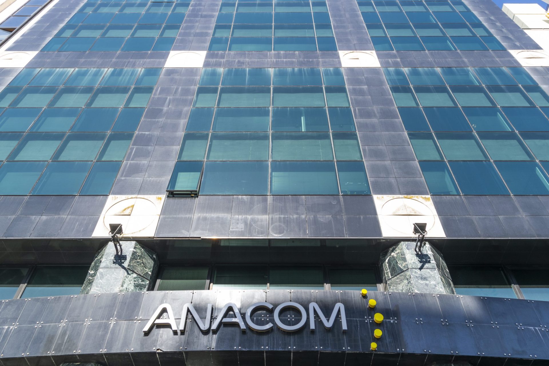 Anacom pede contenção de preços  a operadoras