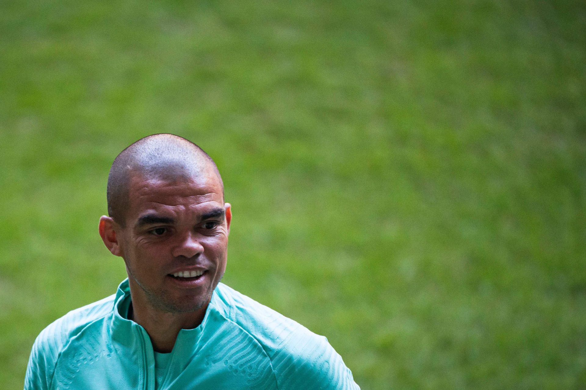 Sérgio Conceição assume que Pepe vai continuar afastado nas &#8220;próximas semanas&#8221;. Presença no Mundial é uma dúvida