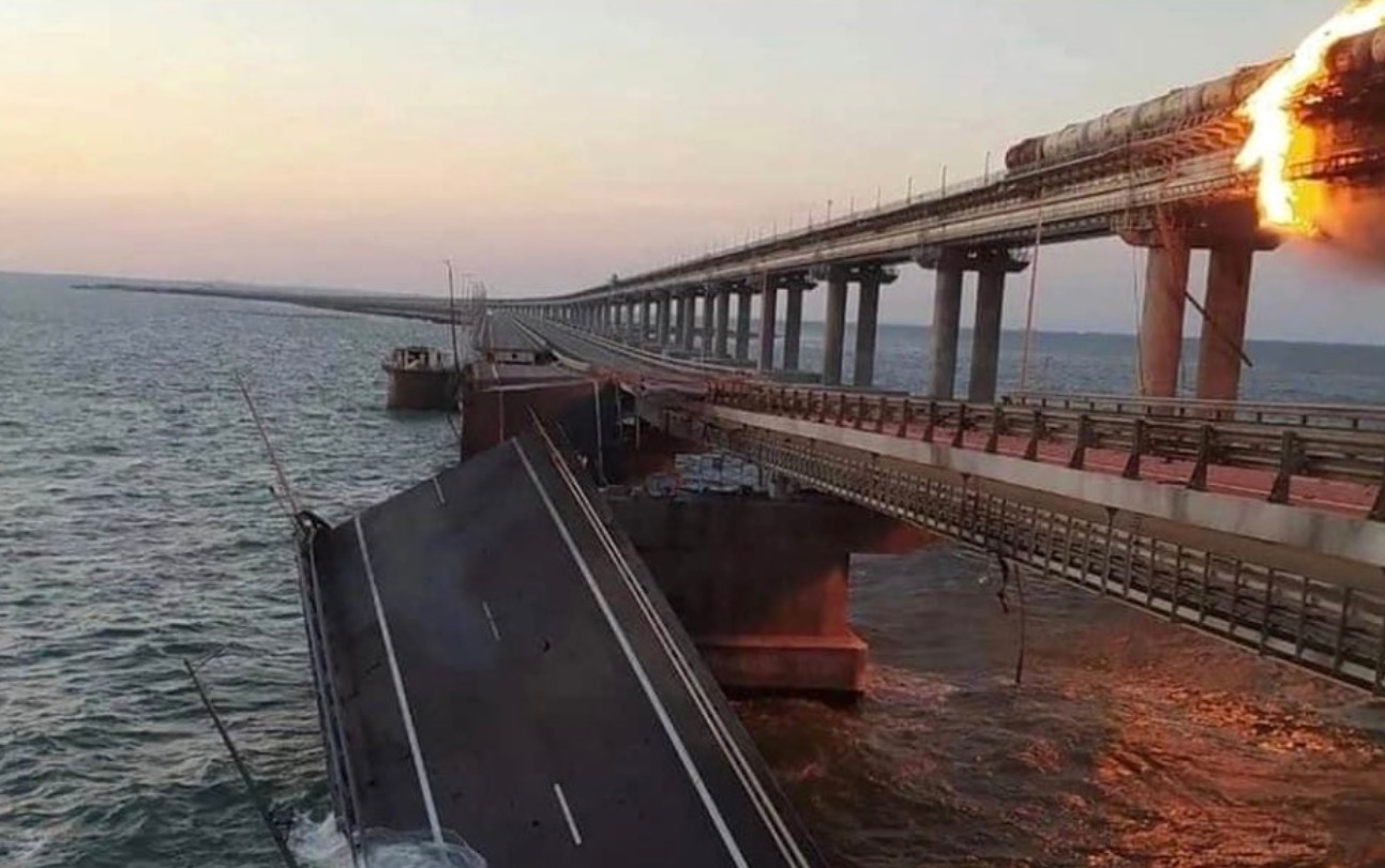 Rússia. Ponte da Crimeia retoma circulação após explosão