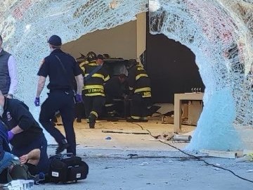 Colisão de carro com loja da Apple provoca um morto e dez feridos