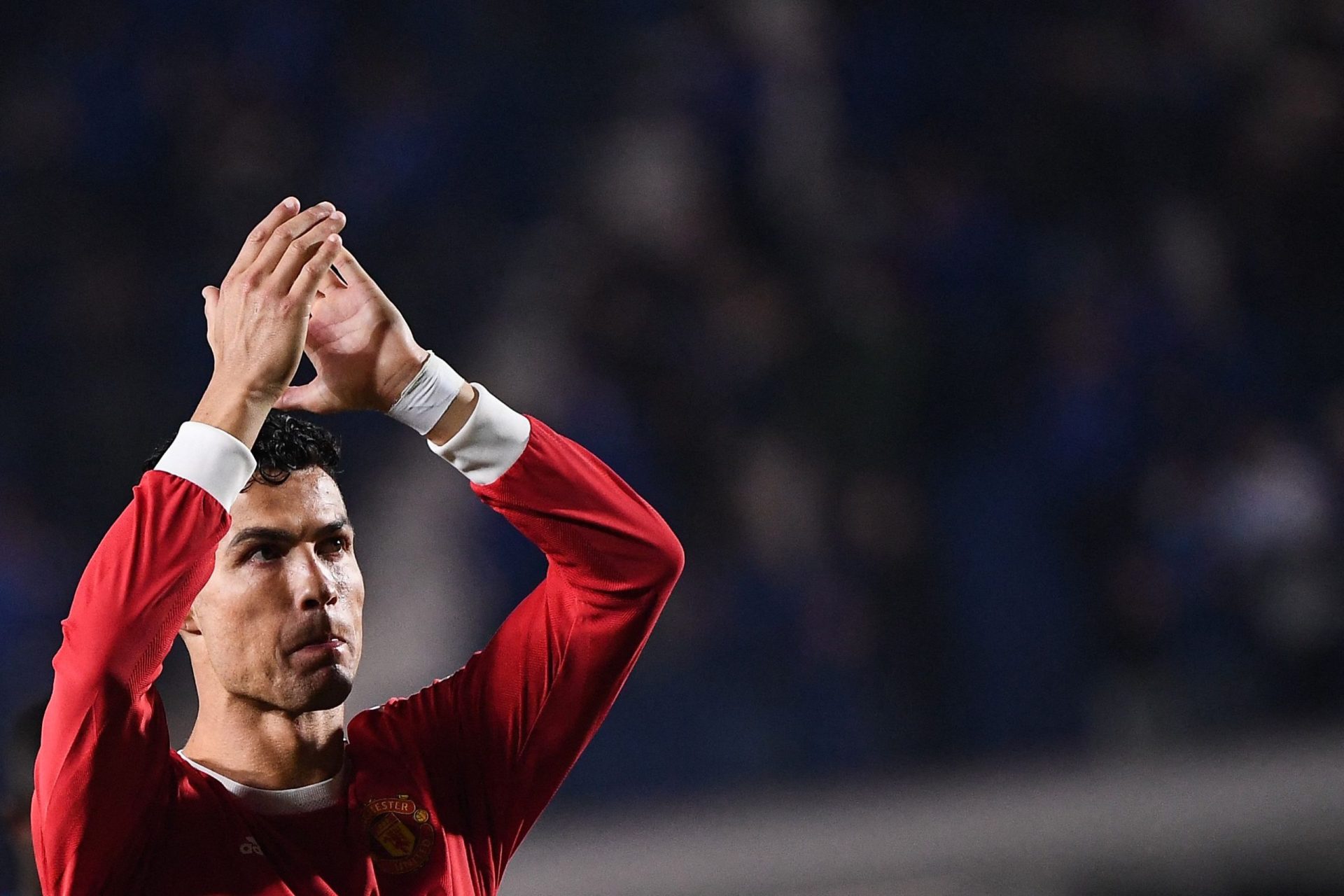 “É momento certo para um novo desafio”. Cristiano Ronaldo já reagiu ao comunicado do Manchester United